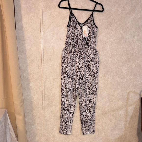 Chic Animal Print Jumpsuit - Picture 1 of 14